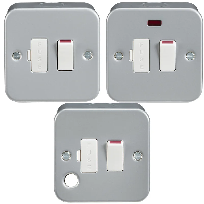 Track lighting with integrated LED driversKnightsbridge Metal Clad 13A Switched Spur Connection Unit