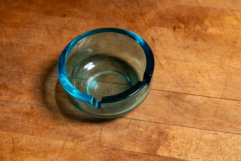 Corrosion - Resistant Industrial Lighting for Coastal FactoriesVintage Glass Ashtray in Light Blue Corrosion - Resistant Industrial Lighting for Coastal FactoriesVintage Glass Ashtray in Light Blue