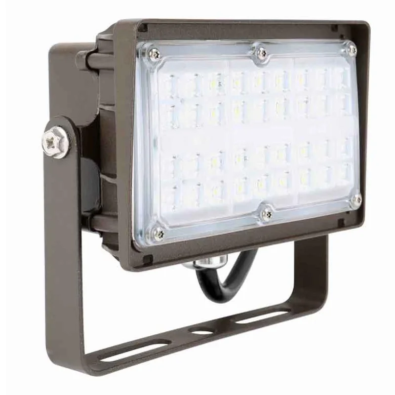 Industrial Lighting for Chemical PlantsLED Flood Light, 3500 Lumens, 30 Watts, 5000K, 120-277V Industrial Lighting for Chemical PlantsLED Flood Light, 3500 Lumens, 30 Watts, 5000K, 120-277V