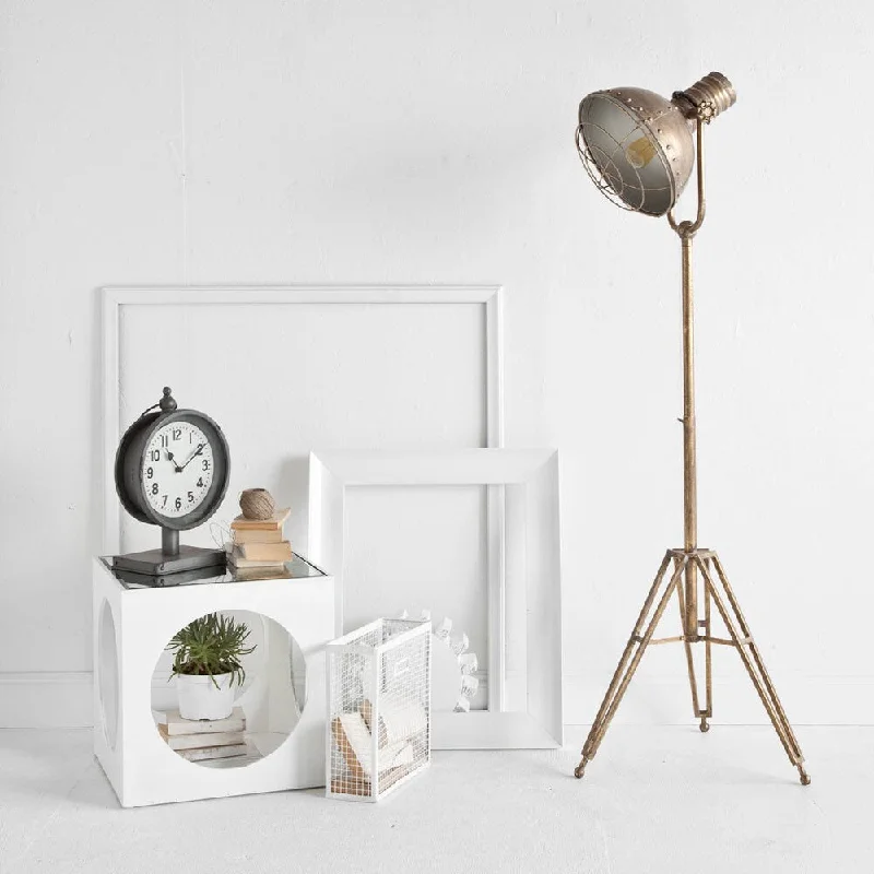 Modern Minimalist Floor Lamp for Contemporary Living RoomsModern Minimalist Floor Lamp for Contemporary Living RoomsMercana Carica Gold Metal Floor Lamp Modern Minimalist Floor Lamp for Contemporary Living RoomsModern Minimalist Floor Lamp for Contemporary Living RoomsMercana Carica Gold Metal Floor Lamp